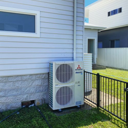 DE Air Conditioning Services - Air con unit
